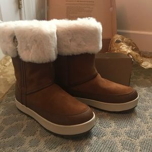 ❗️NEVER WORN❗️Koolaburra Tynlee boot - W 8
